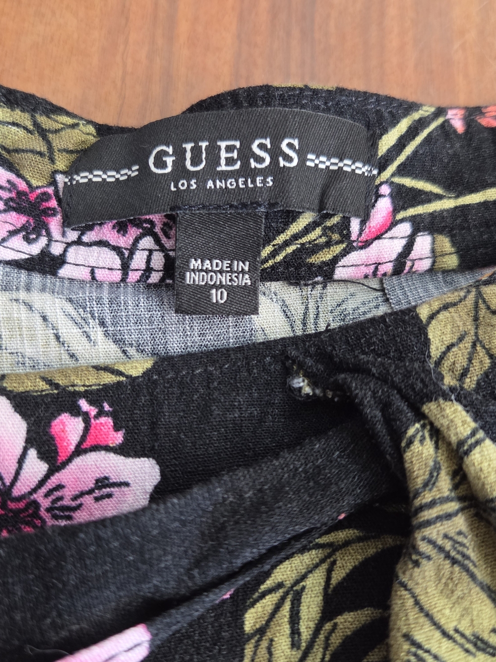 Guess Skylee Pleated Black Floral Tie-Waist Shorts Sz 10 - Picture 3 of 9